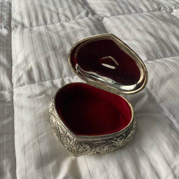 Vintage 1950’s sterling silver heart shaped antique ornate jewelry box - Picture 3 of 5